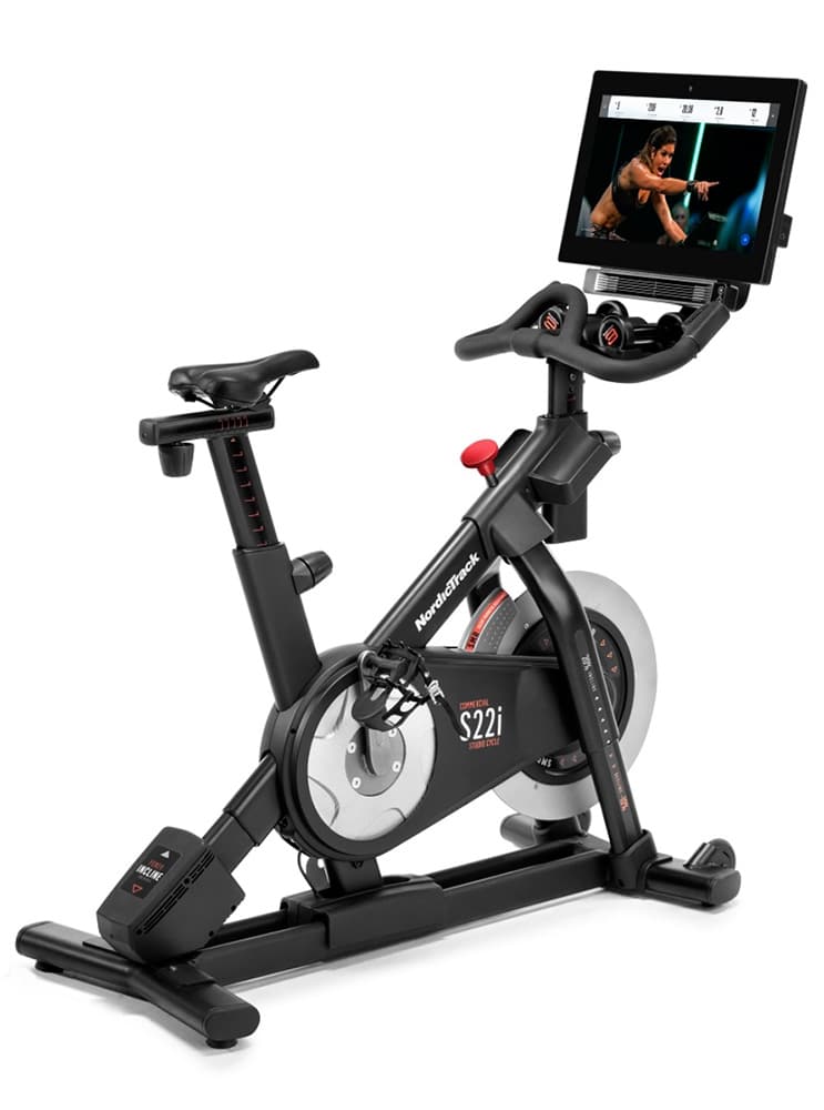 NordicTrack S22i motionscykel er en højtydende fitnessmaskine, der tilbyder interaktiv træning med høj kvalitet. Den har en justerbar sadel og et stort berøringsfølsomt display, der giver adgang til mængde træningsprogrammer og virtuelle træningsoplevelser. Med muligheden for at justere modstanden og deltage i træningsklasser, giver S22i en omfattende og motiverende træningsoplevelse derhjemme.